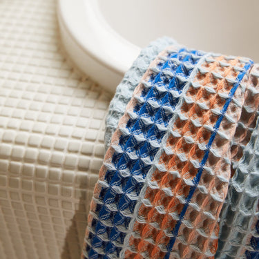 KANTI WAFFLE HAND TOWEL - ULTRAMARINE