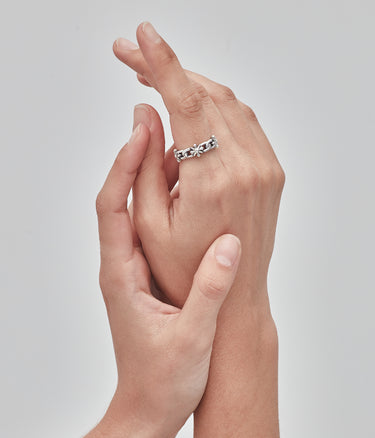 MIDNIGHT CROSS CURB RING - SIZE Q