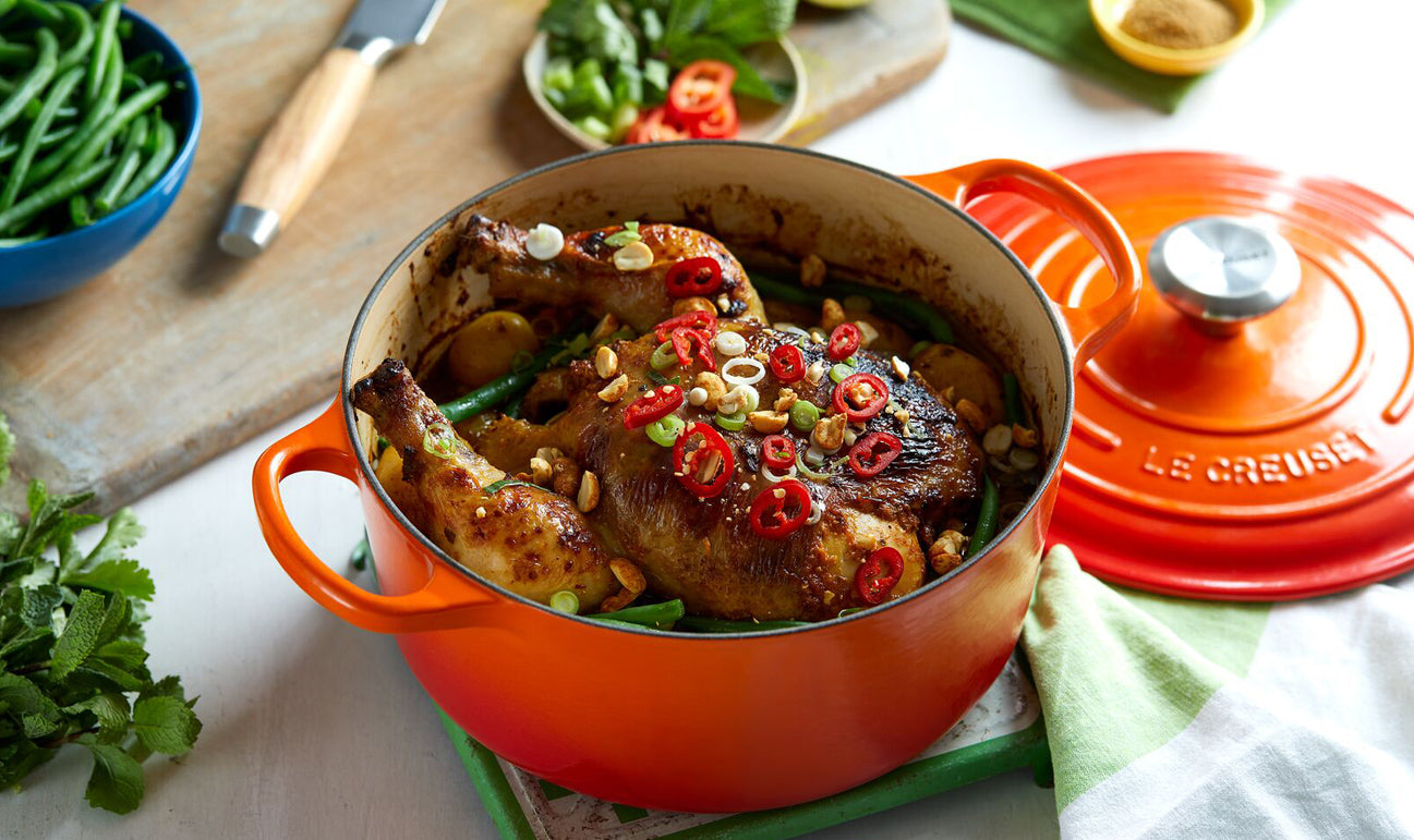 Signature Round Casserole 28