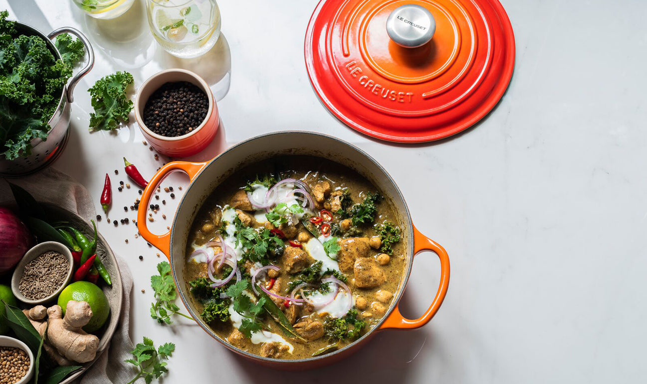 Signature Round Casserole 28
