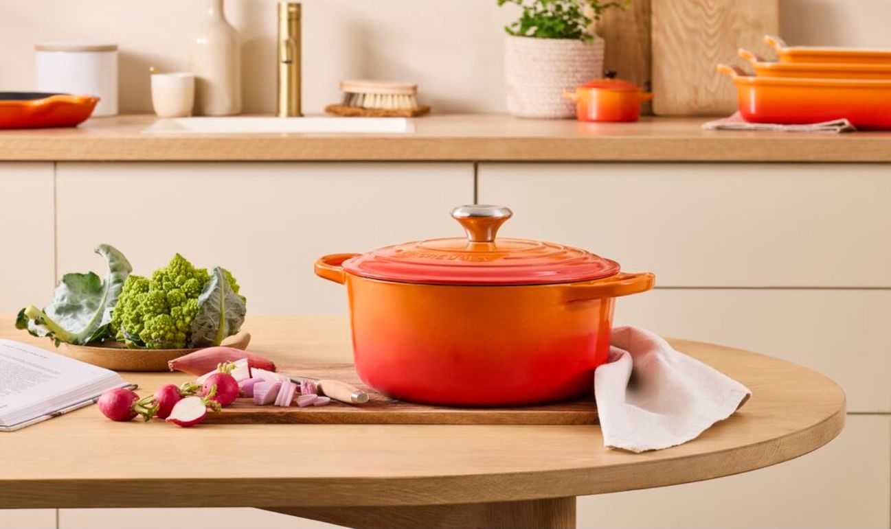 Signature Round Casserole 28