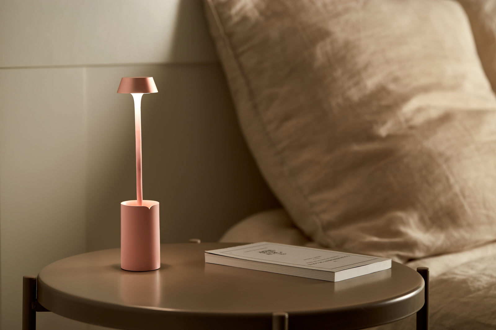 Mimi Clip-on Reading Lamp - Light Pink