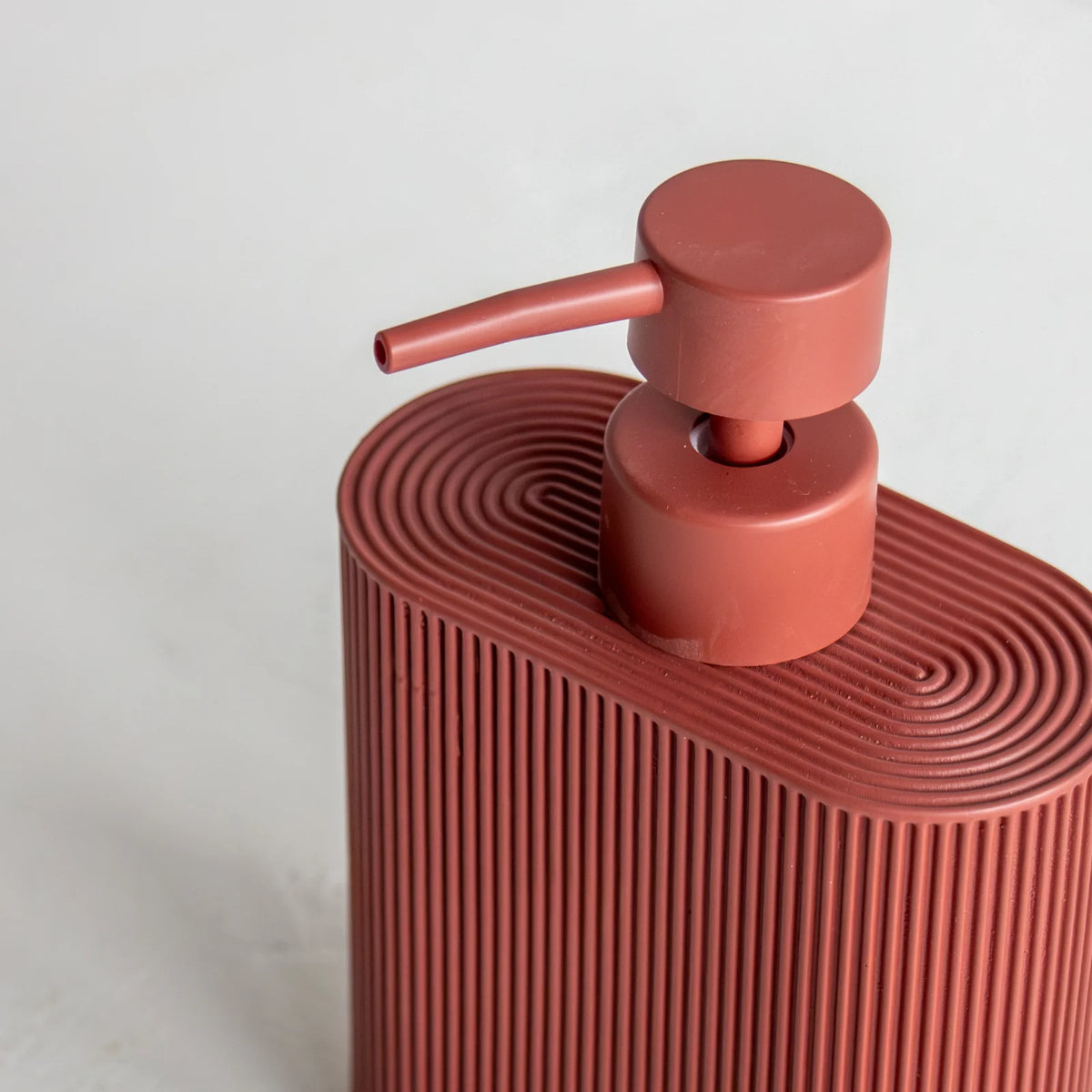 Sid Resin Dispenser - Russet