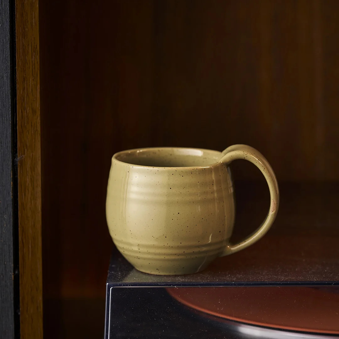 Embrace Mug in Peppercorn